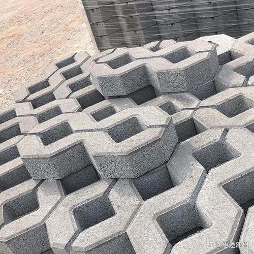 作为水利工程的"隐形守护者",河道护坡砖通过科学设计与合理应用,既能